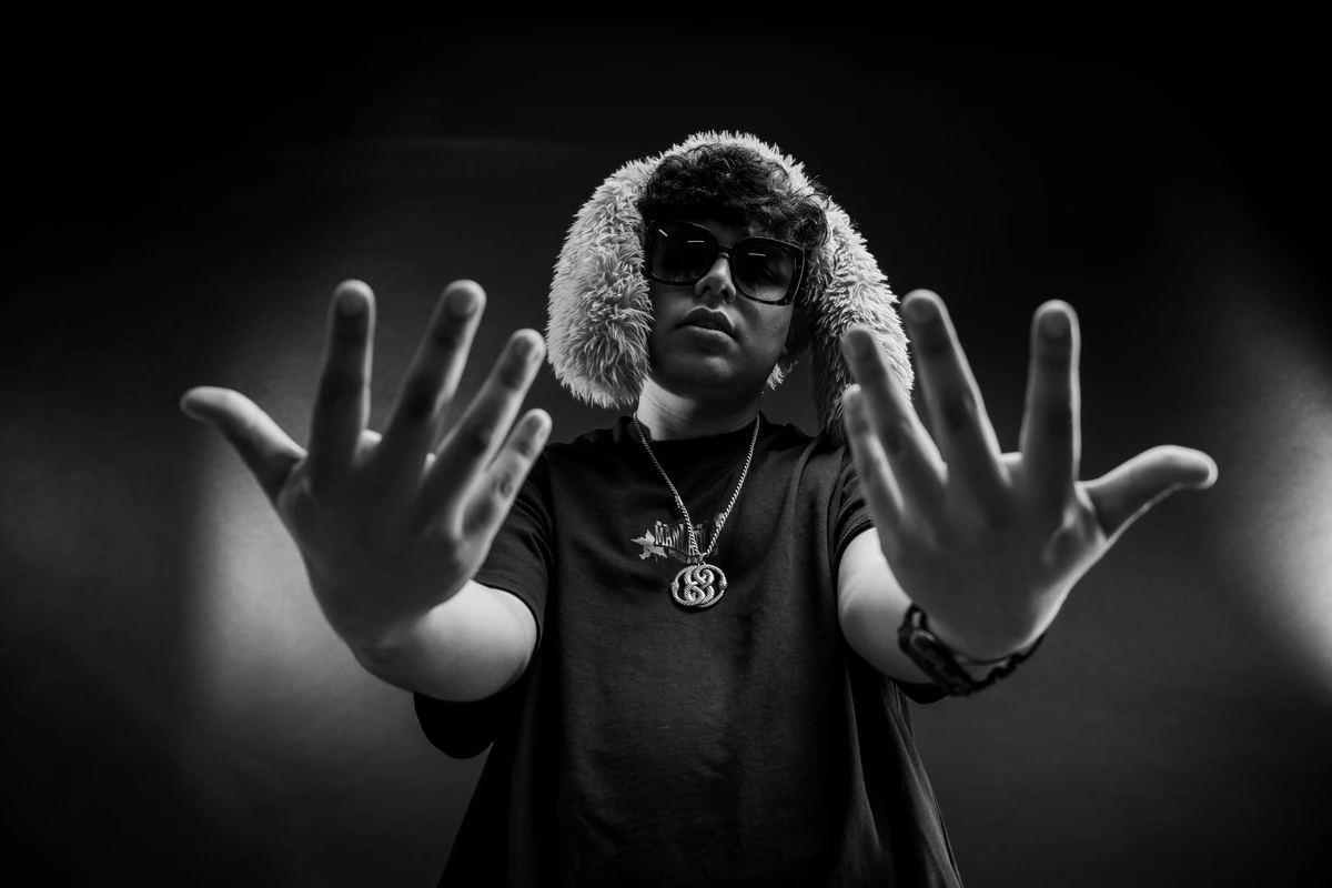 Benja G expande el nuevo hip hop chileno con “mad kid, t.r.A.A.p city”