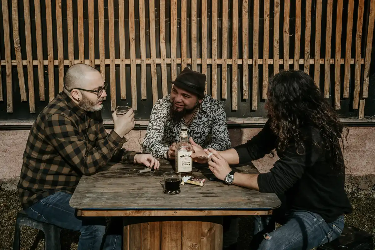 Ventrial rompe su tradición instrumental con “Maldita Sonrisa” junto a Raúl “Pincho” Rodríguez