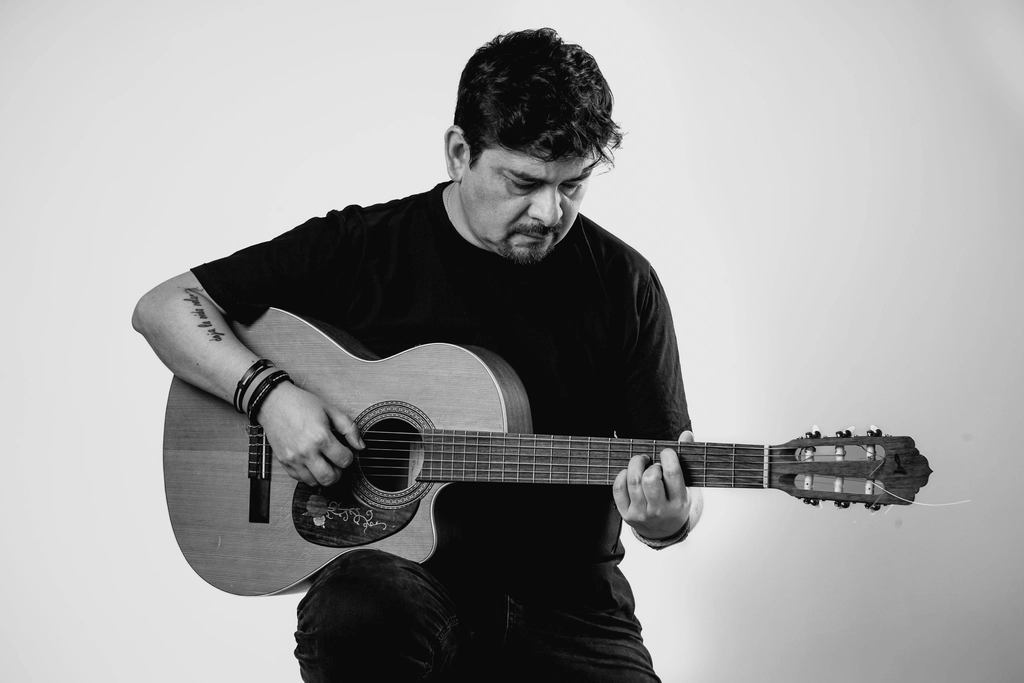 Vicencio Navarro estrena «Y Ese Día», la canción que da nombre a su próximo álbum
