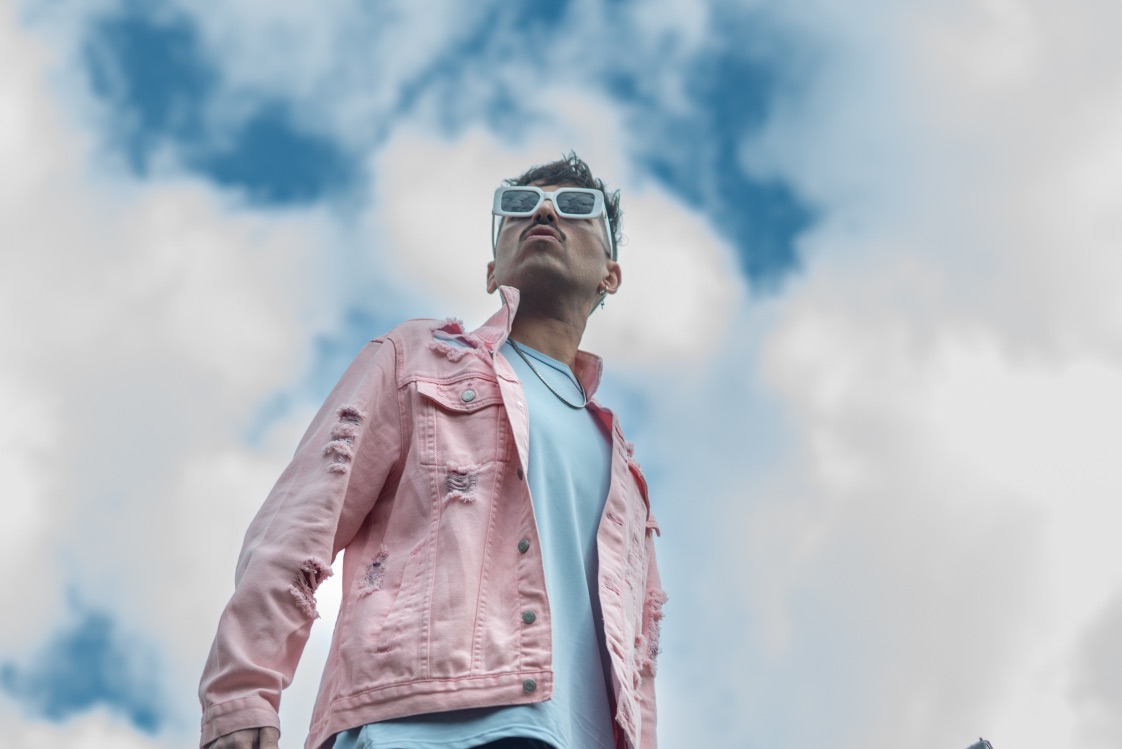 Saimon Bass presenta “Otra Noche Juntos”, un sencillo que fusiona Afro House y batucada brasileña