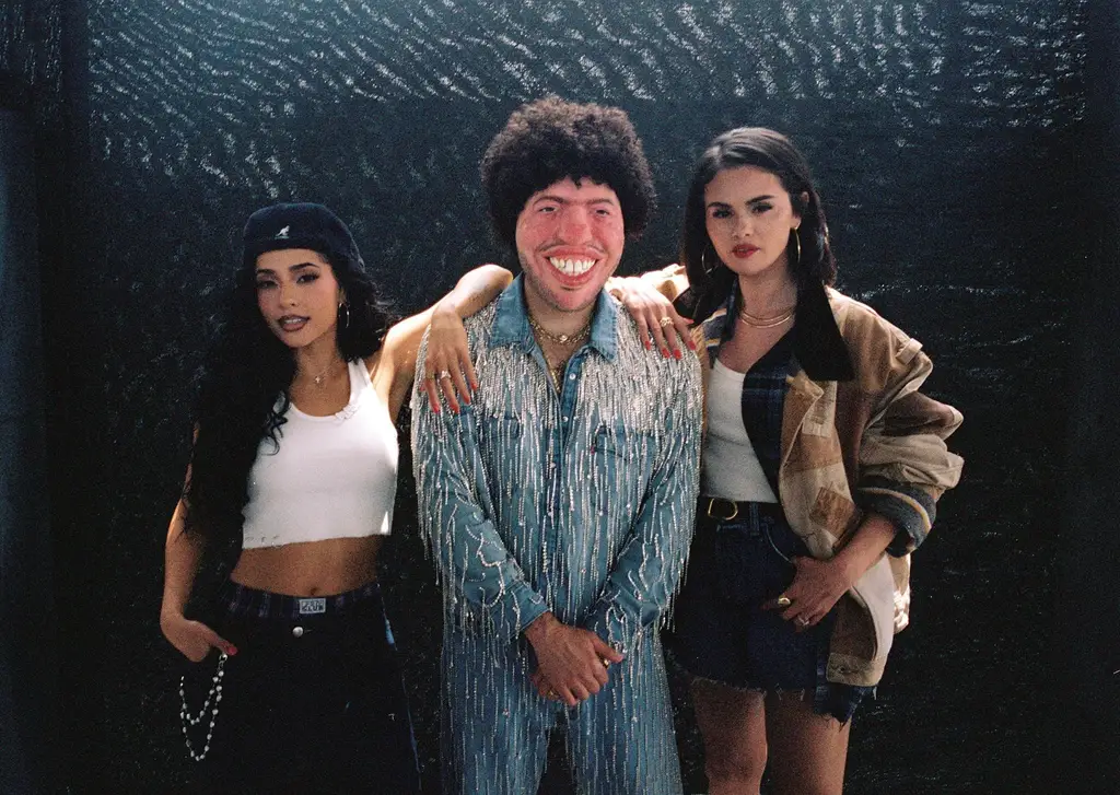 Benny Blanco, Selena Gomez y Becky G se unen en el universo de cumbia «Te Olvido (LA LA)»