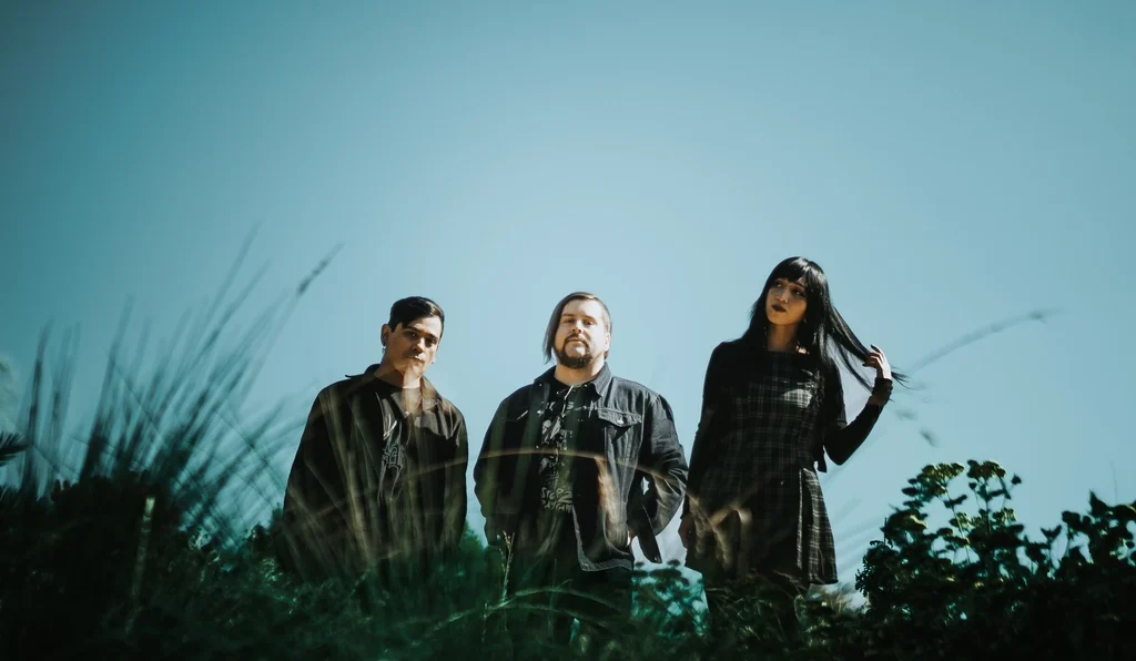 Inframora estrena “Quédate en mi voz”, su sencillo debut nacido en tiempos de caos