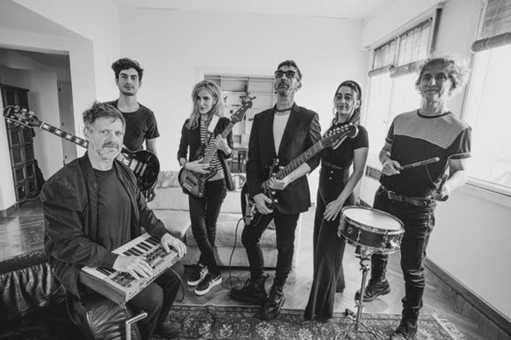 LA PORTUARIA estrena el videoclip de “DESHIELO”