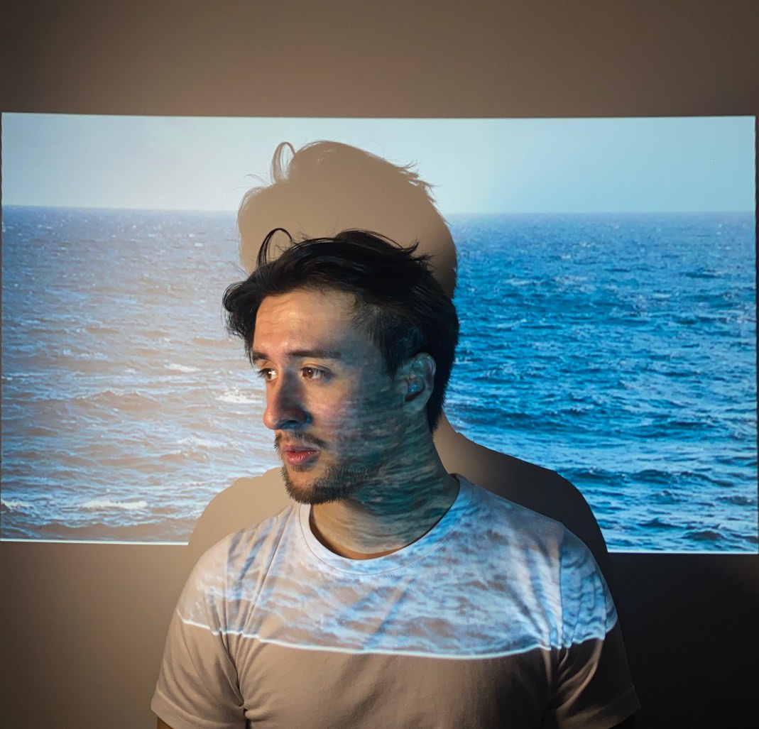 Felipe Jimenez presenta «Olas de Horas» un viaje entre la soledad, la ansiedad y la esperanza