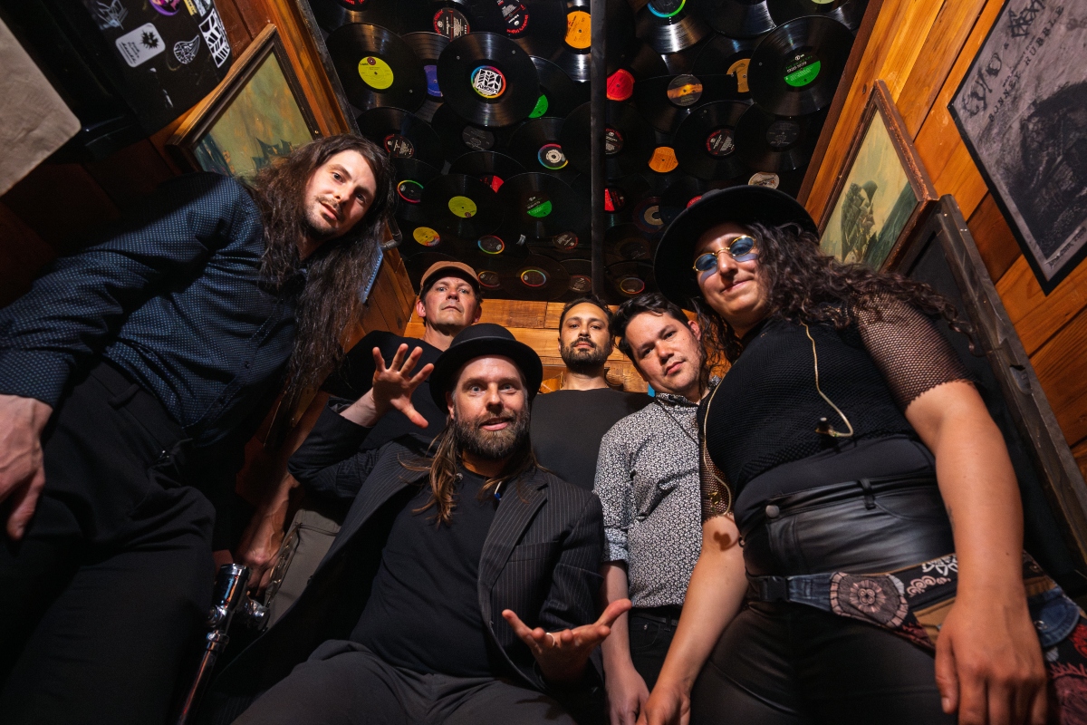 Güero Brown llega por primera vez a Chile con un show único en Bar de René